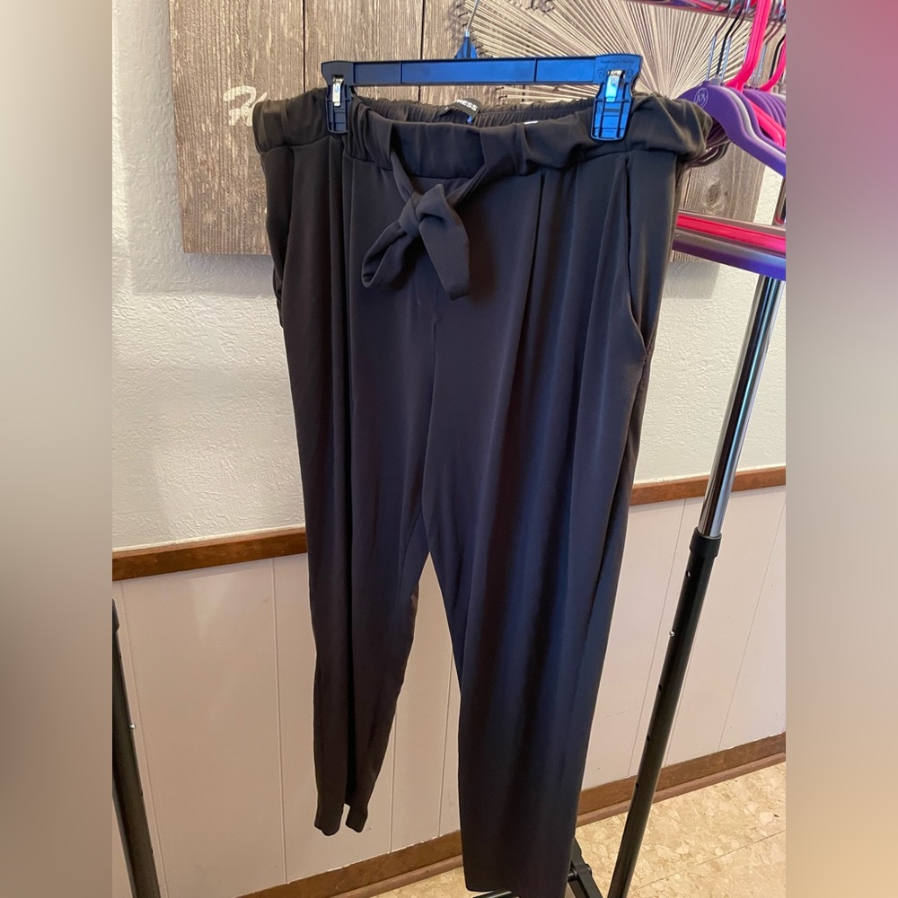 Green express stretch pants (forest green) good condition!